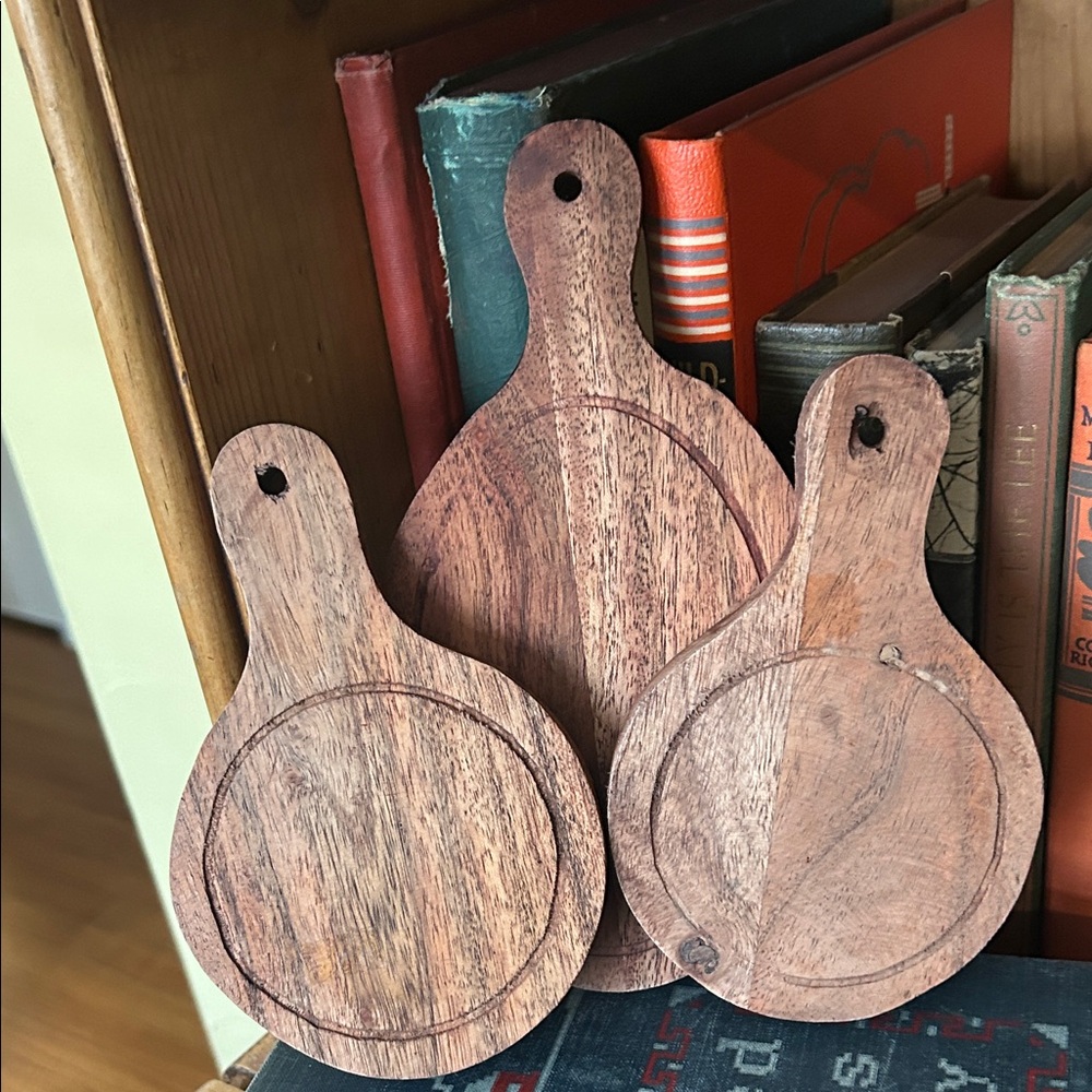 Primitive Rustic Brown Wooden Cutting Board Set - Picture 2 of 9